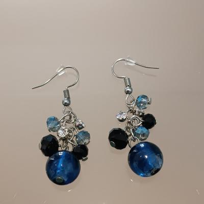 Boucles d'oreilles pendantes, bleu, cristal de swarovski, strass et  perle verre.