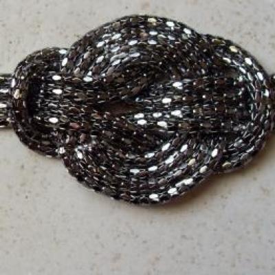 Bracelet métal 4 rangs, noeud plat