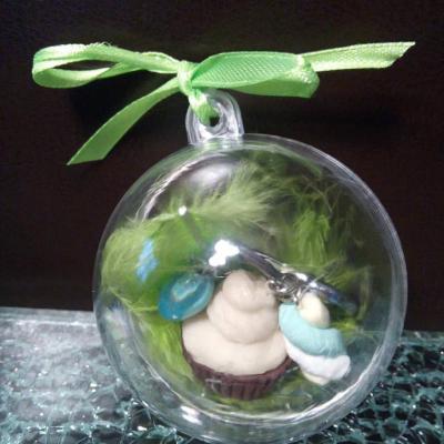 Bijou de sac, porte-clés gourmand, cupcake blanc et guimauve verte.