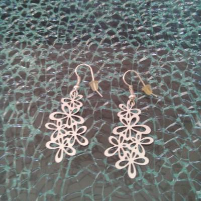 Boucles d'oreilles fleurs métal argenté